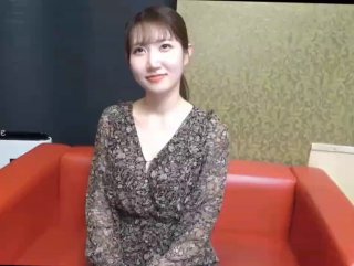 意大利少女Giada采取绝望的措施以换取现金